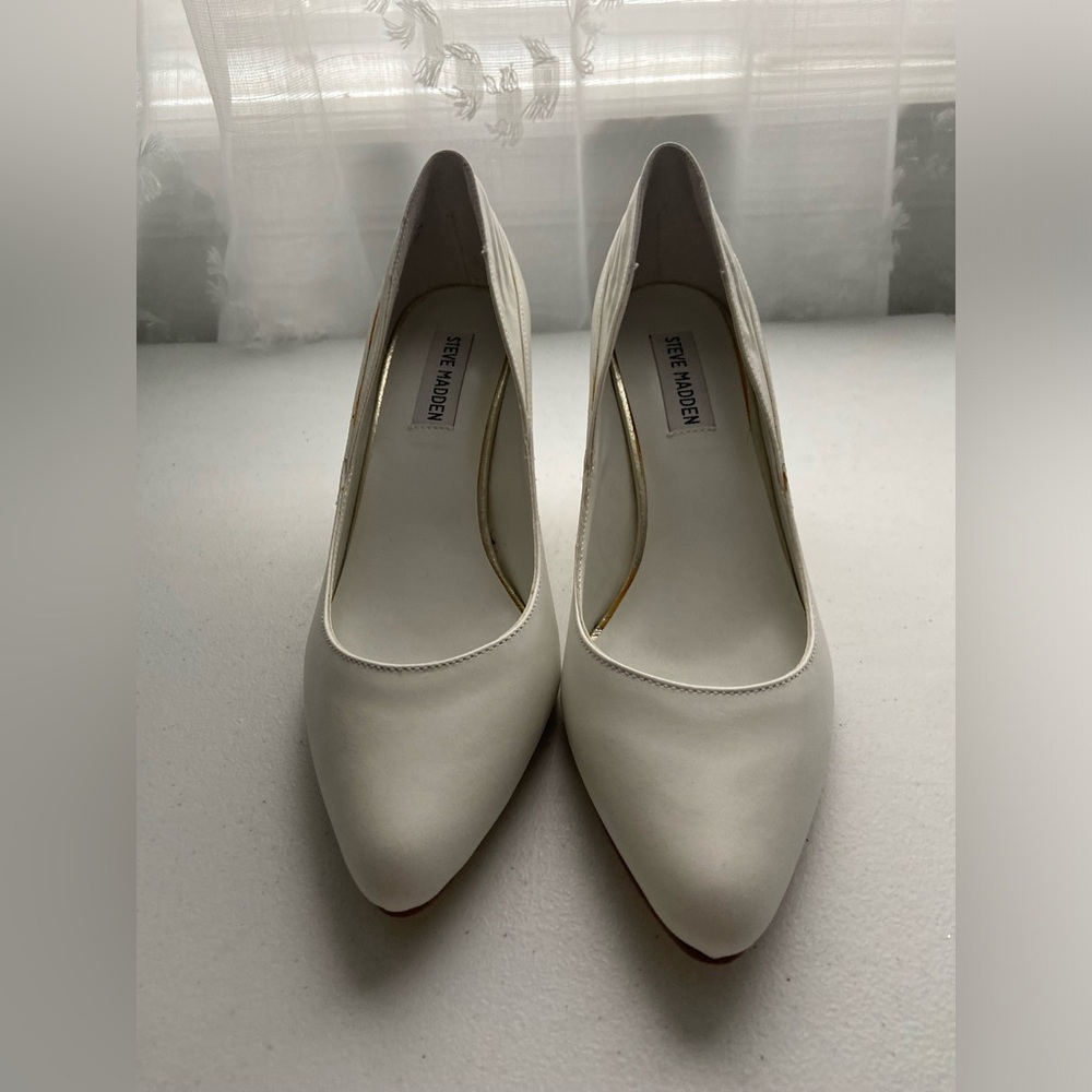 VNTG NWOT Steve Madden 8.5 W White Leather 1.5” Heels Never Worn